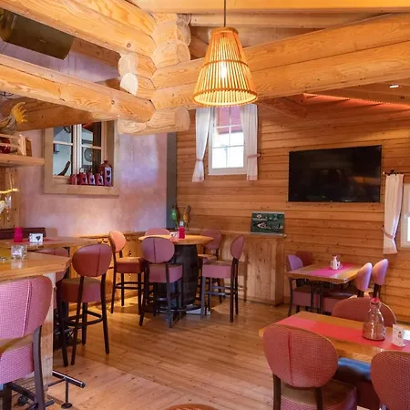 Carolinger Huettendorf Inn