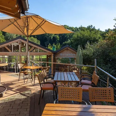 Carolinger Huettendorf