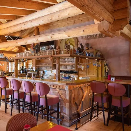 Carolinger Huettendorf 3*