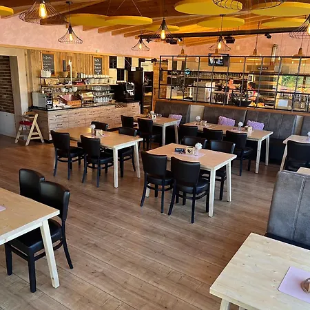 Carolinger Huettendorf 宾馆