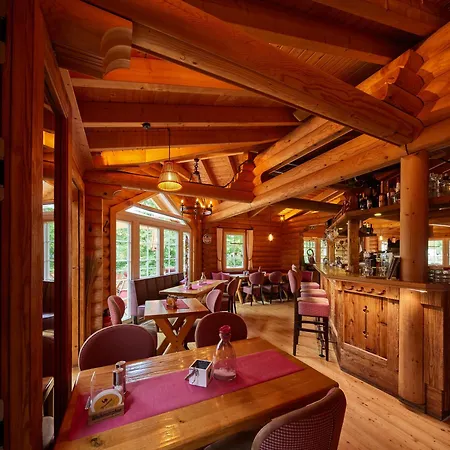 Carolinger Huettendorf Inn Weyer