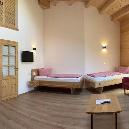 Carolinger Huettendorf 3*