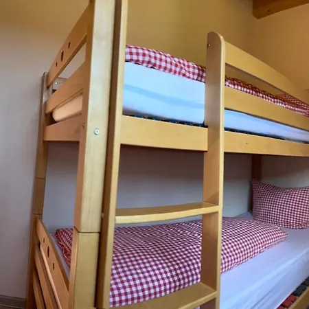 Carolinger Huettendorf 3*