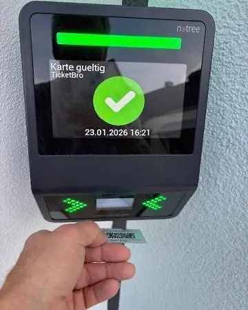 Carolinger Huettendorf 3*