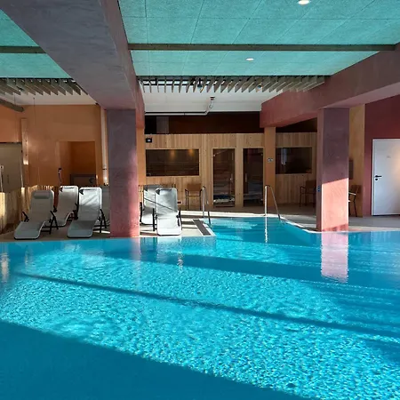 Carolinger Huettendorf Hotel