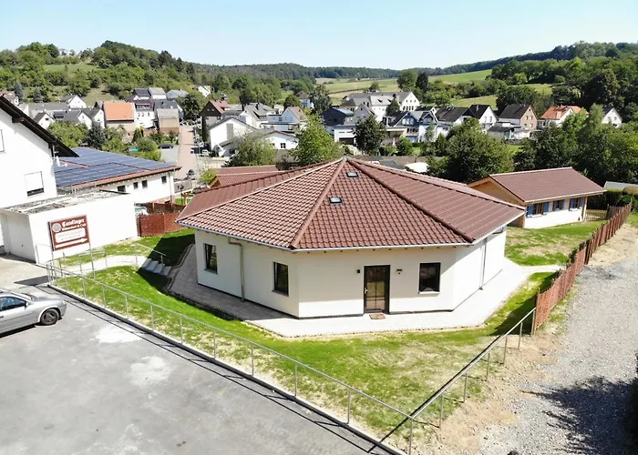 Carolinger Huettendorf