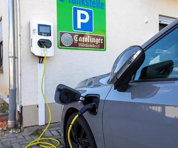 Carolinger Huettendorf 3*