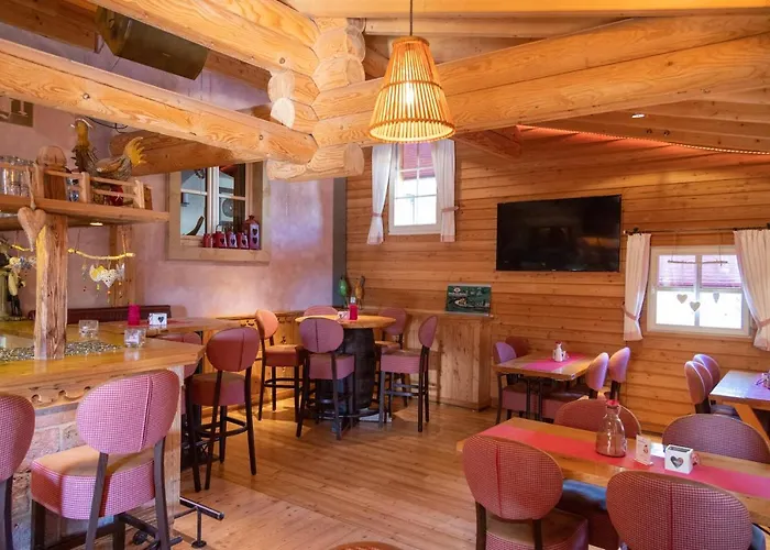 Carolinger Huettendorf 여관