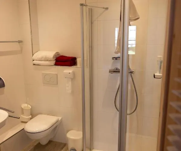 여관 Carolinger Huettendorf