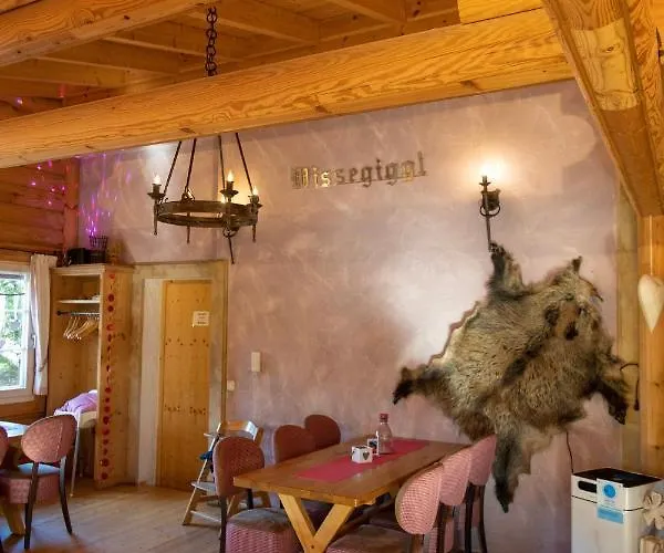 Carolinger Huettendorf 여관