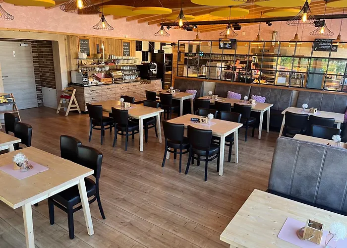 Carolinger Huettendorf 여관