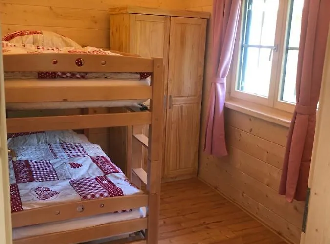 Carolinger Huettendorf 여관