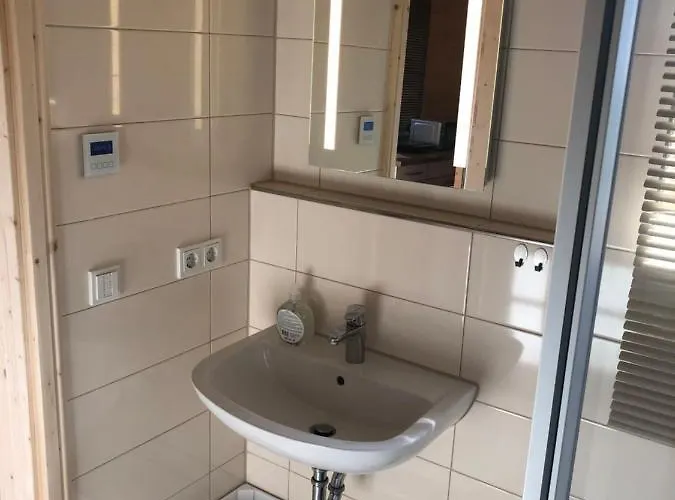 Carolinger Huettendorf 여관 3*