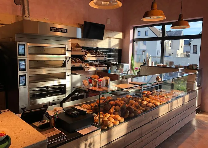 Carolinger Huettendorf 3*