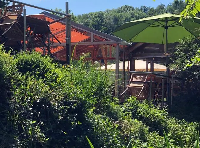 Carolinger Huettendorf 3*